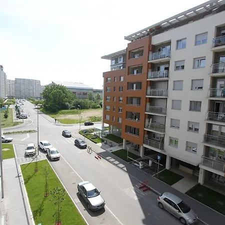 New Magnetic, Parking 5 Evra Dan 베오그라드