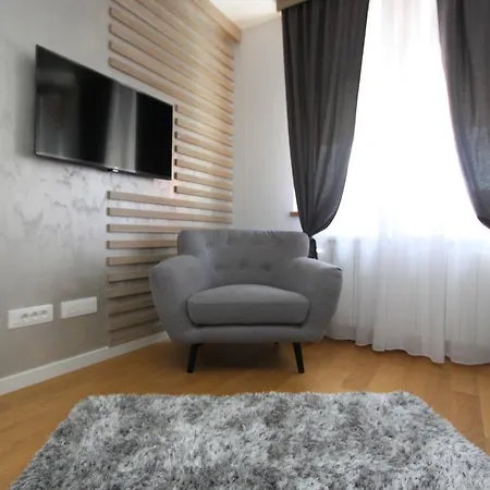 New Magnetic, Parking 5 Evra Dan