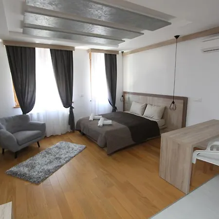 New Magnetic, Parking 5 Evra Dan Bělehrad