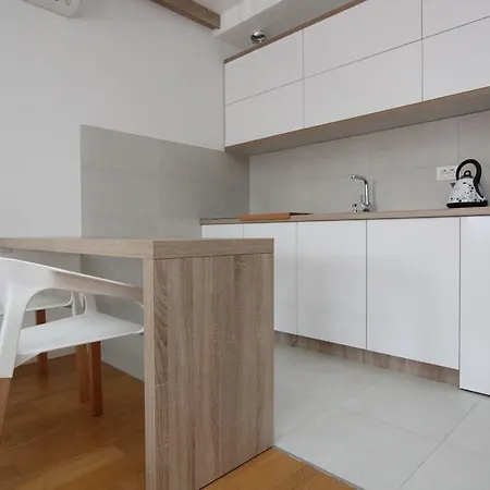 New Magnetic, Parking 5 Evra Dan