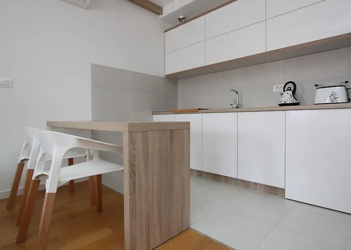 New Magnetic, Parking 5 Evra Dan